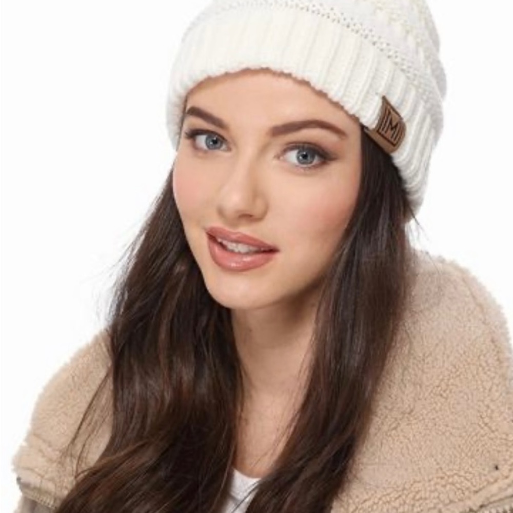 Page One Winter Knitted Pom Pom Hat ~ White.  PAGE ONE Womens Winter